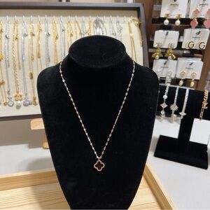 💓 wear both sides black& white clover necklace，rose gold，stainless steel